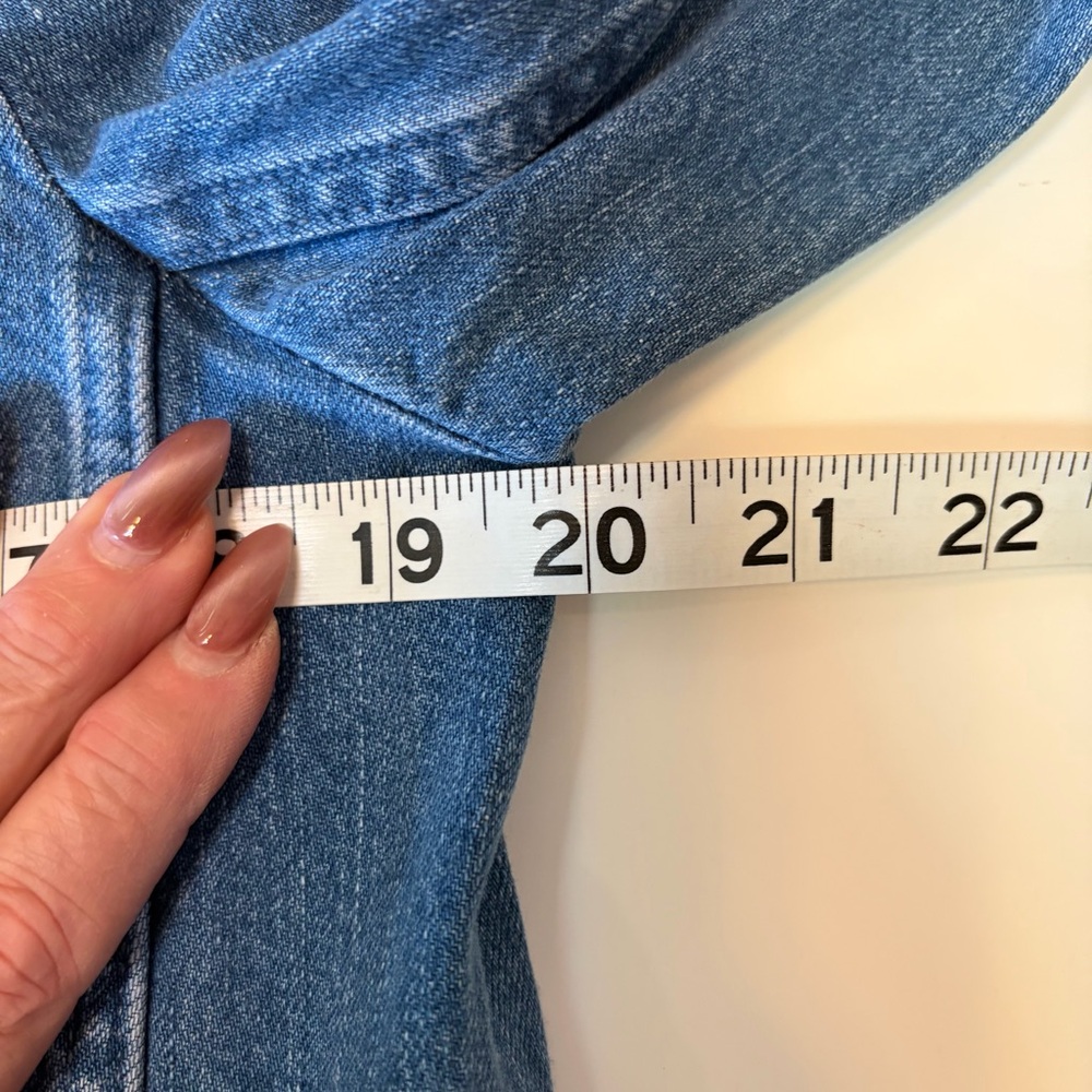 #115 NWT. J. Crew Blue Women's Denim Jean Jacket. - Picture 15 of 16